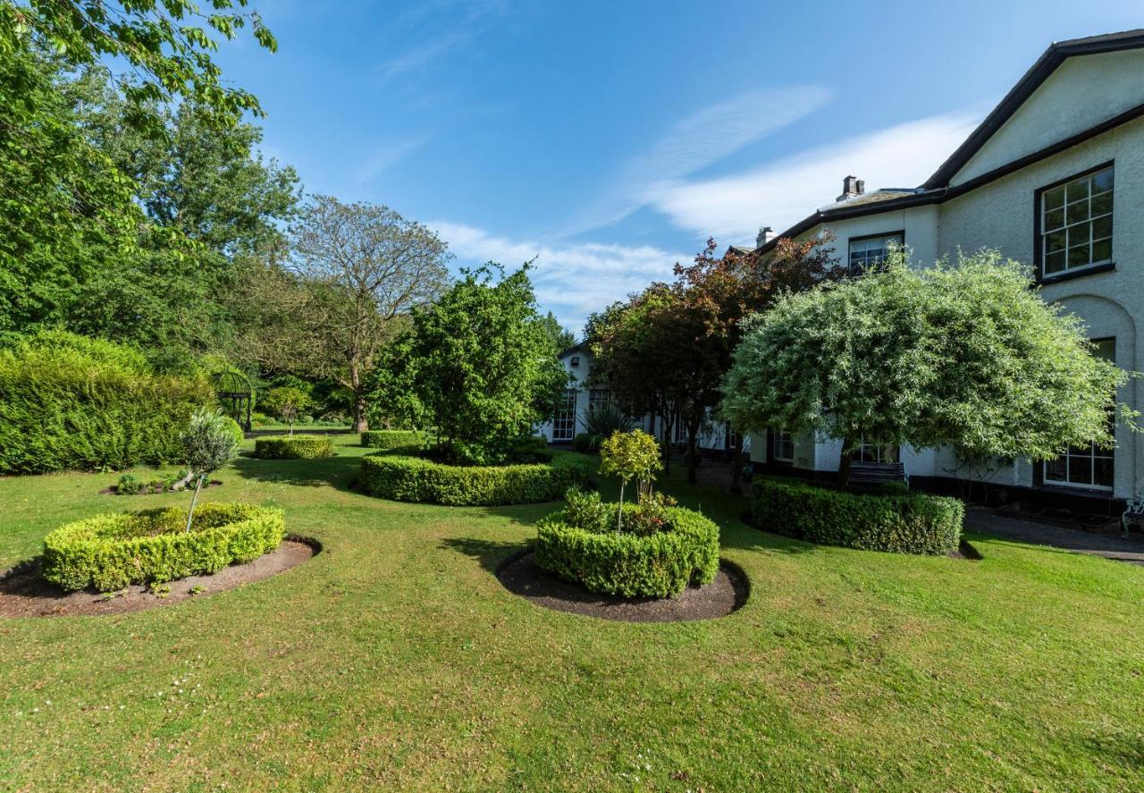 Statham Lodge Hotel Уорингтън Екстериор снимка