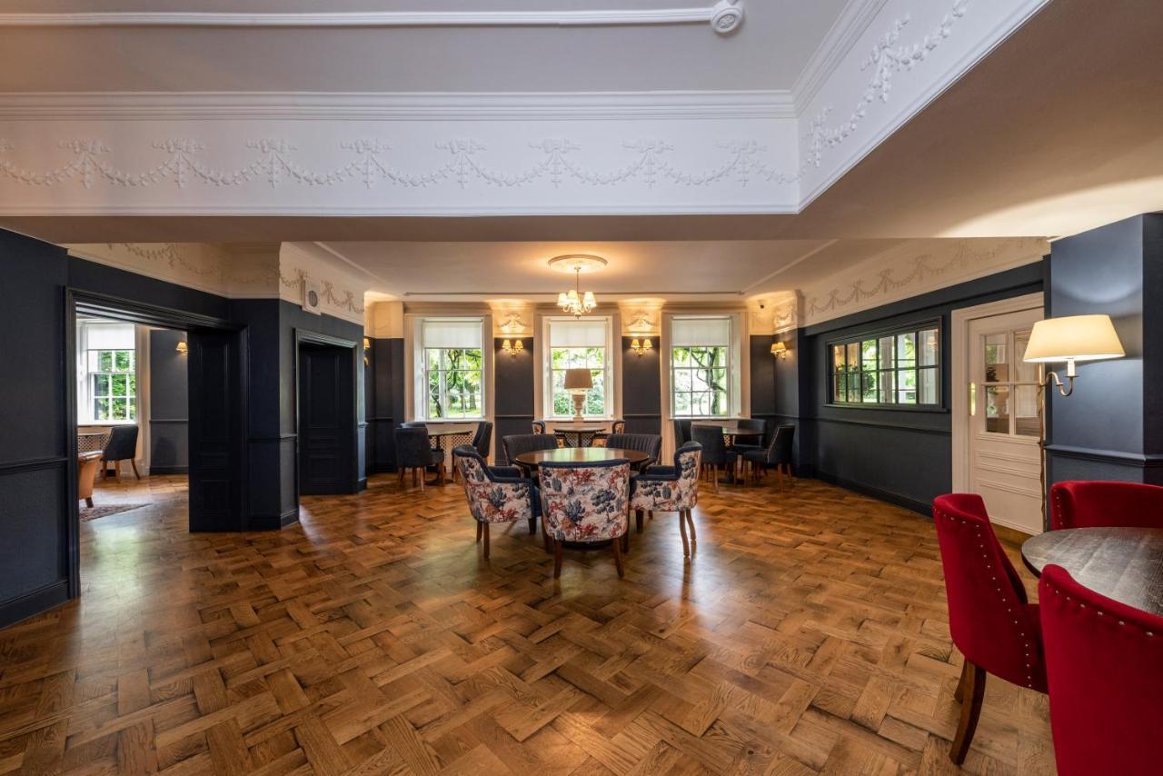 Statham Lodge Hotel Уорингтън Екстериор снимка